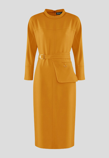 Miodowa sukienka z paskiem