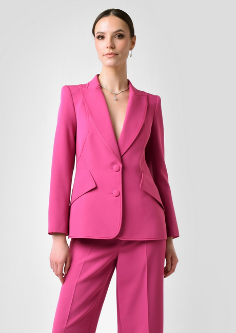 Fuksjowy żakiet zapinany na dwa guziki