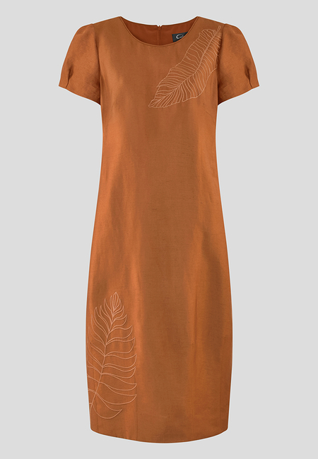 Brązowa sukienka z haftem