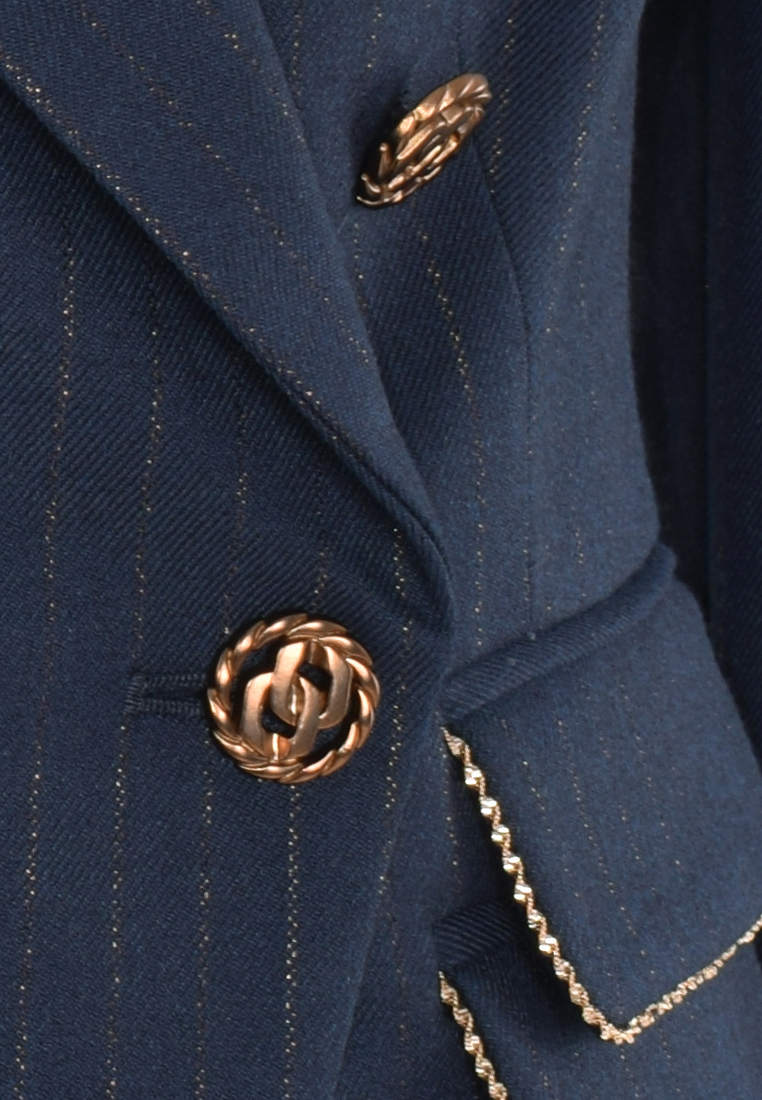 Granatowy żakiet z miedzianymi guzikami