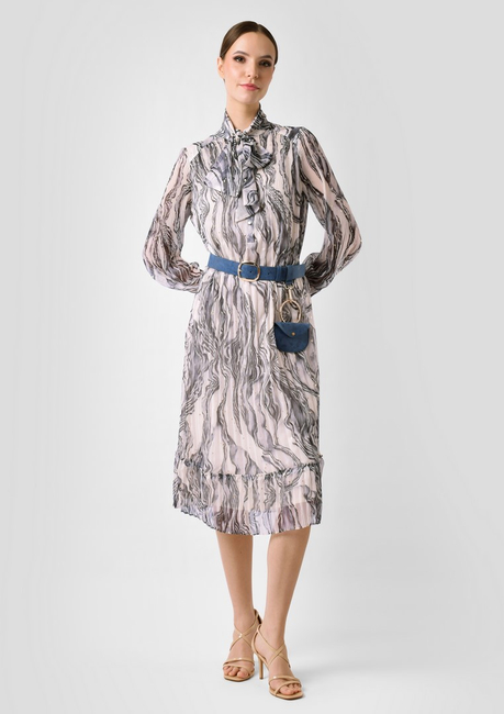 Wizytowa sukienka z lekkim błyskiem