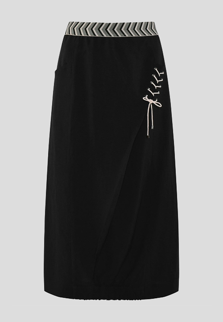 Czarna spódnica z elementem sznurowania