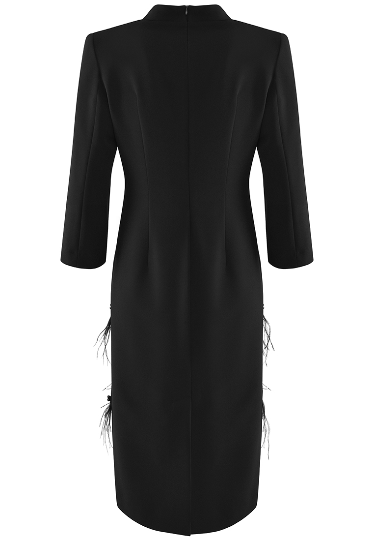 Czarna sukienka z piórami