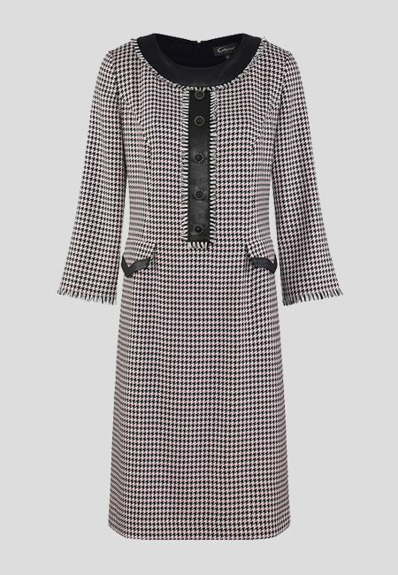 Różowo-czarna sukienka w pepitkę