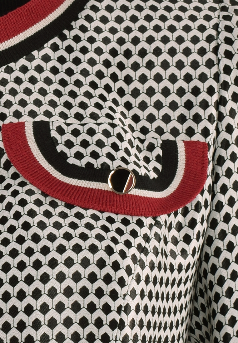 Wiskozowa sukienka z kontrastowym wykończeniem