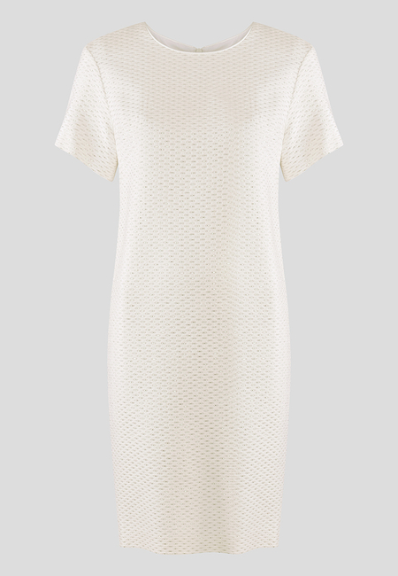 Kremowa sukienka o swobodnej formie