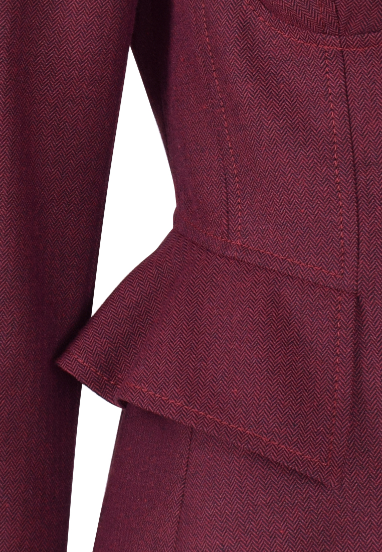 Bordowy żakiet z baskinką w drobną jodełkę