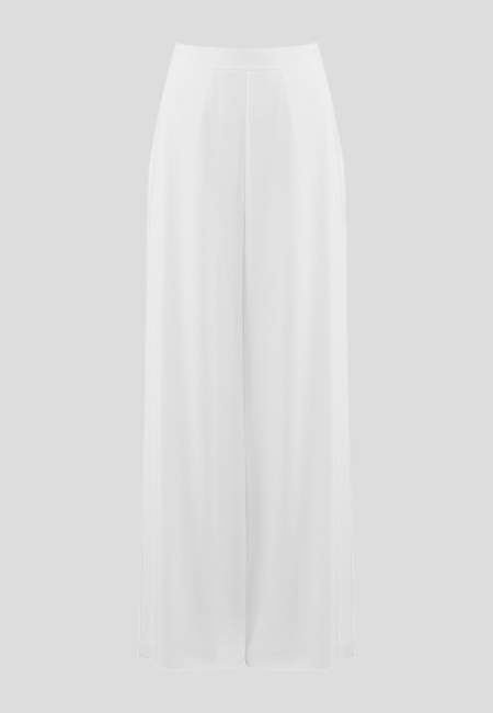 Białe spodnie z lejącej tkaniny