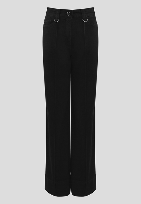 Czarne spodnie z szerokimi nogawkami