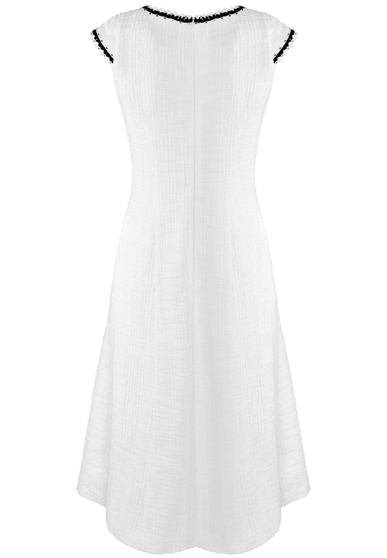 Biała sukienka z kontrastowym wykończeniem