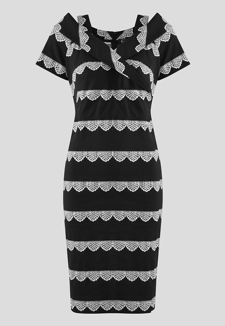 Sukienka z okrytymi ramionami