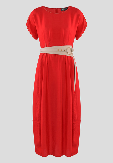 Czerwona sukienka z zaszewkami