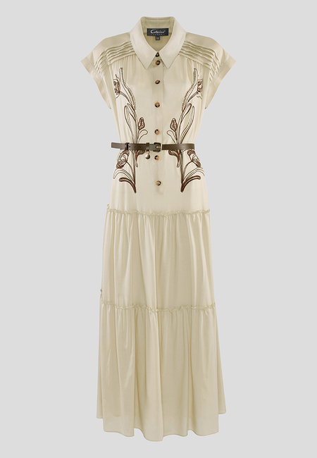 Beżowa sukienka typu szmizjerka z aplikacją