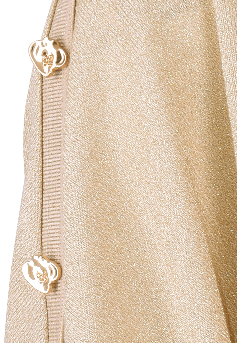 Elegancka złota bluzka z ozdobnymi guzilami na ramionach