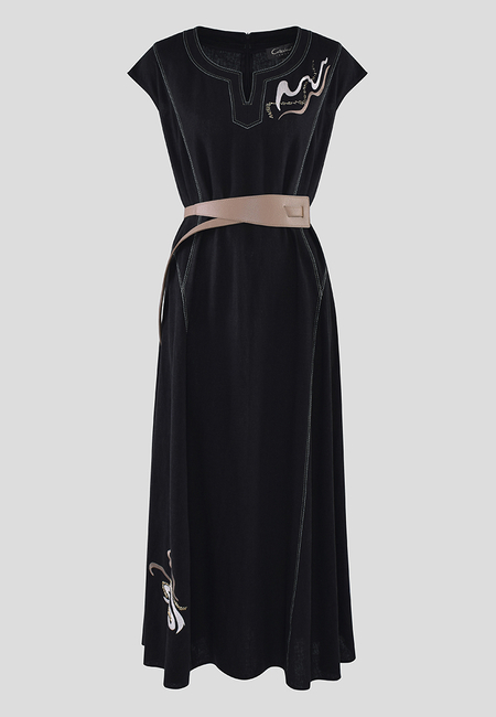 Czarna sukienka z oryginalną aplikacją