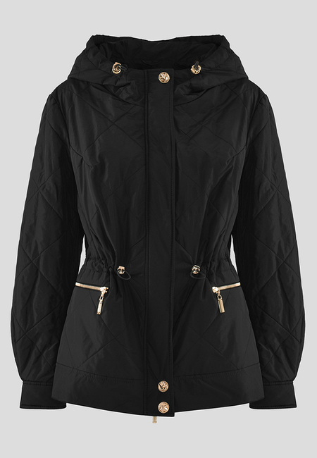 Czarna kurtka z kapturem