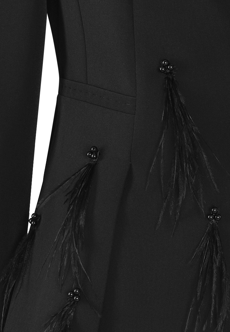 Czarny żakiet z piórkami