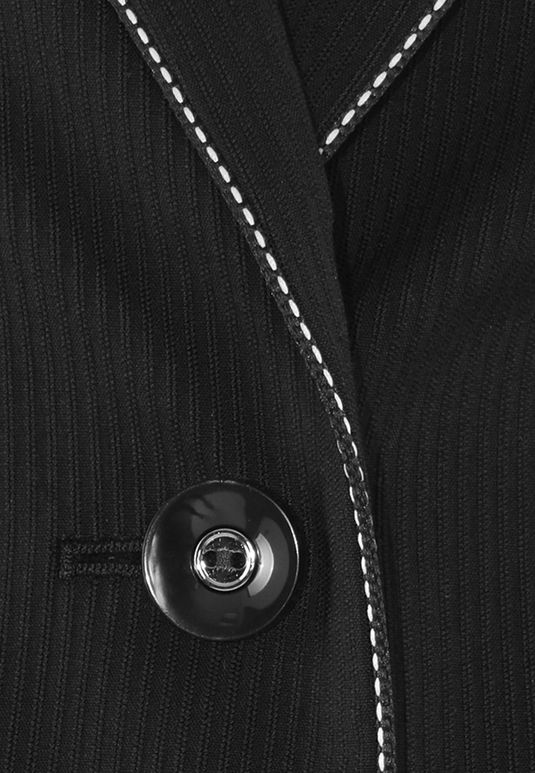 Czarny żakiet z kontrastowymi przeszyciami