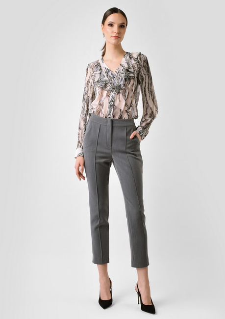 Wzorzysta bluzka z żabotem