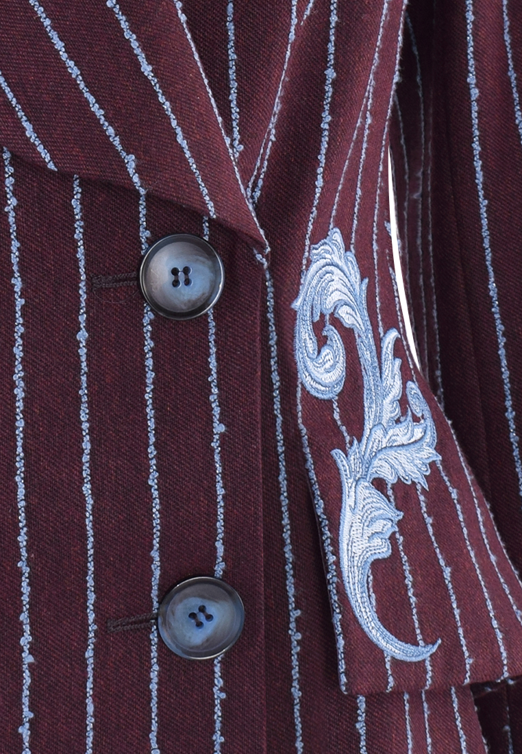 Dwurzędowy żakiet z baskinką i aplikacją