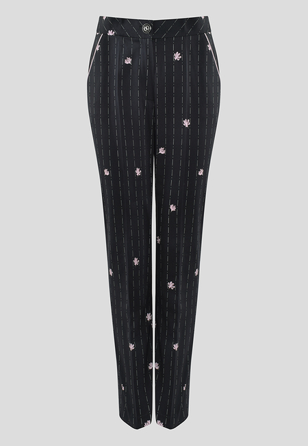 Czarne spodnie z motywem kwiatków
