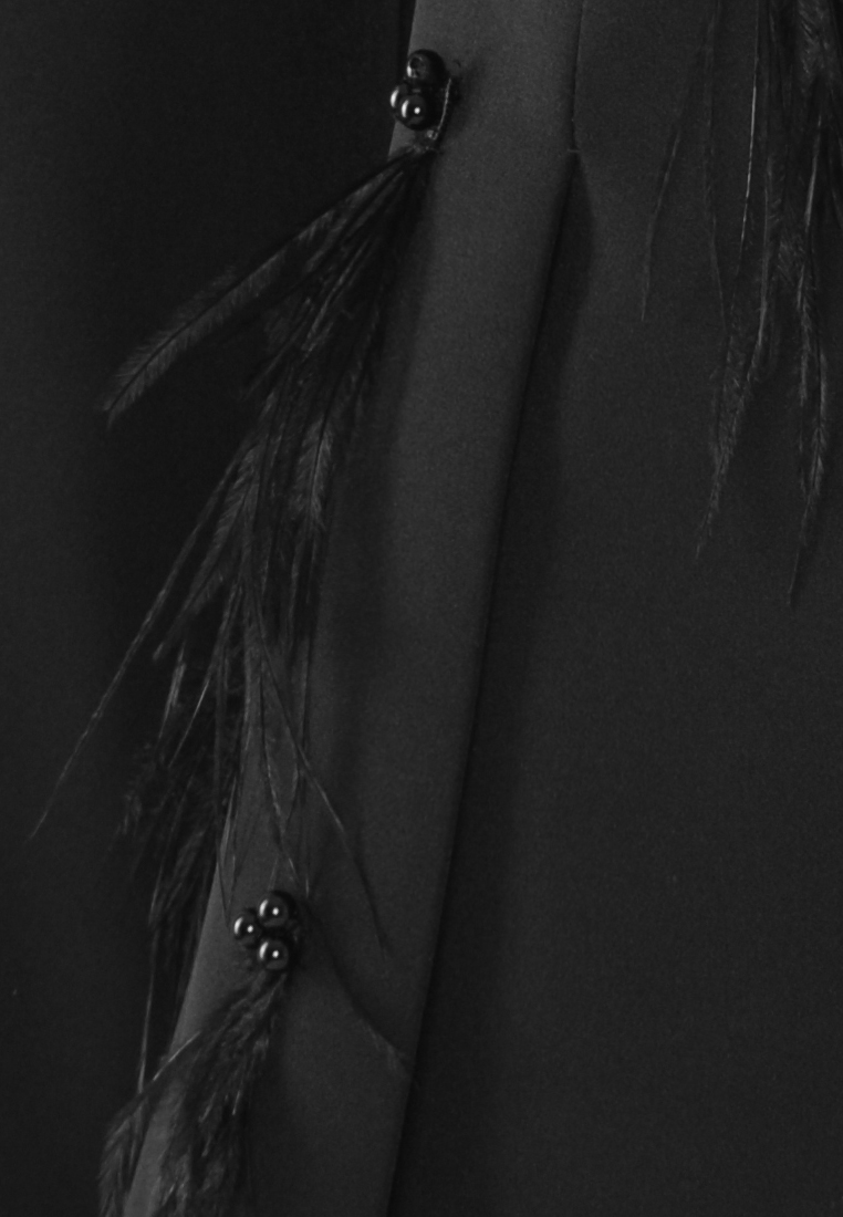 Czarny żakiet z piórkami