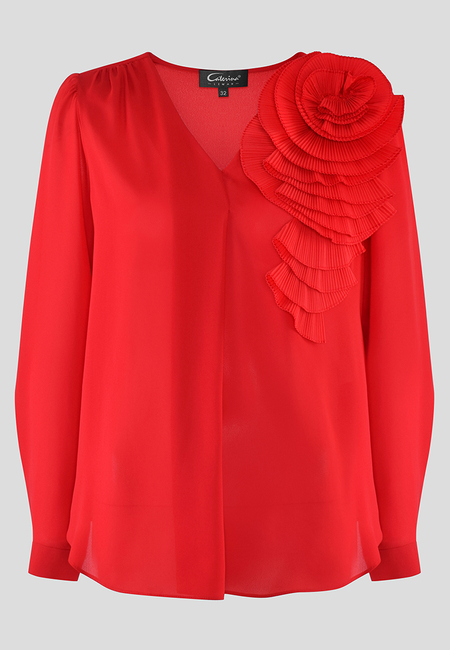 Czerwona bluzka z przestrzennym kwiatem