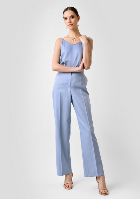 Niebieski top na cienkich ramiączkach