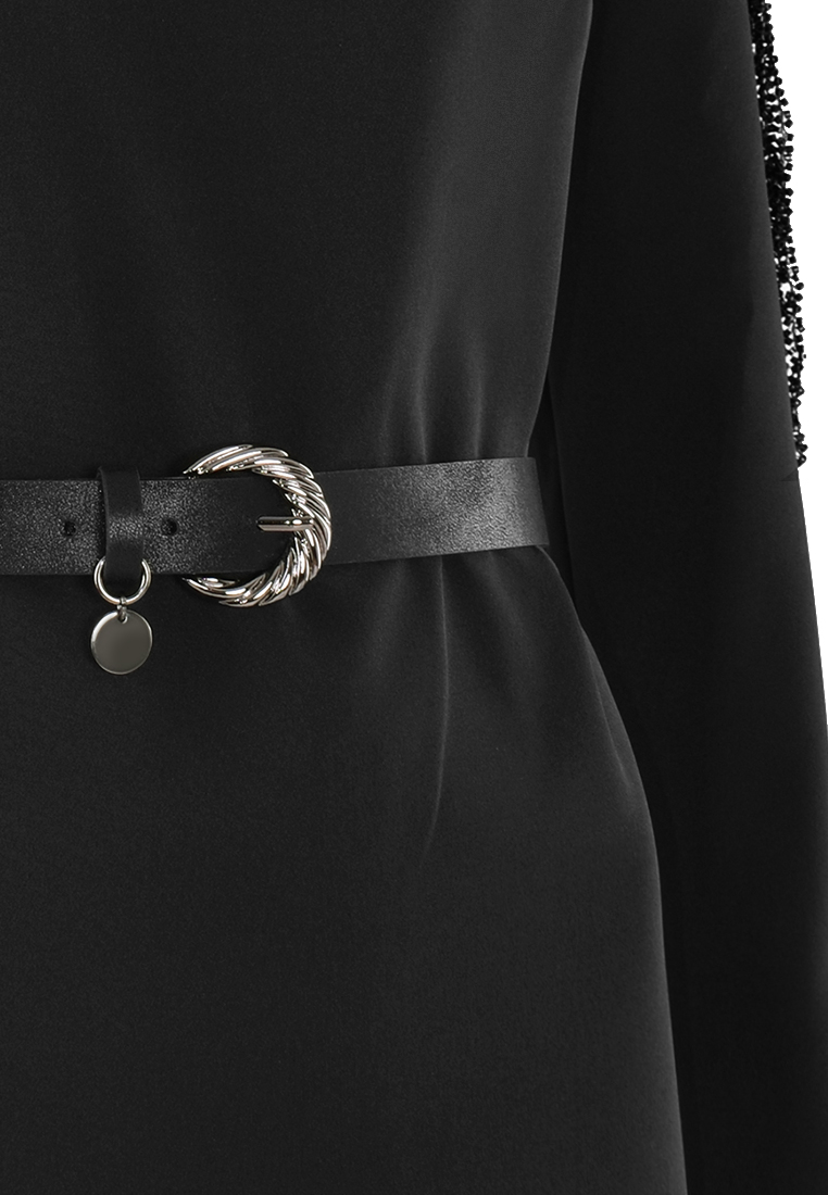 Wizytowa sukienka z koralikami na ramionach