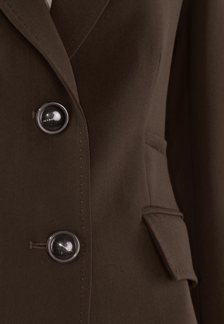 Brązowy żakiet o klasycznej formie