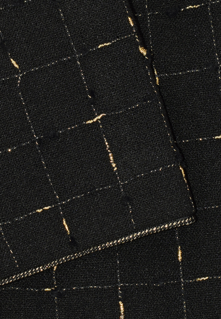 Czarna sukienka ze złotą nitką