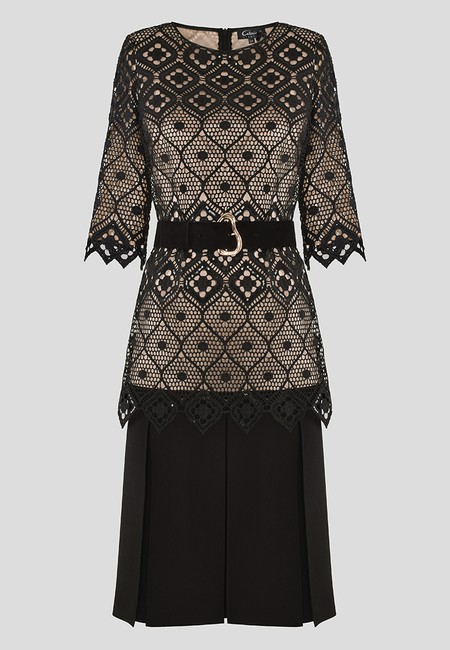 Wyszywana sukienka z kontrastową podszewką i cekinami