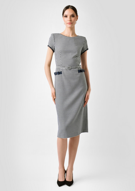 Elegancka sukienka ze wzorem pepitki