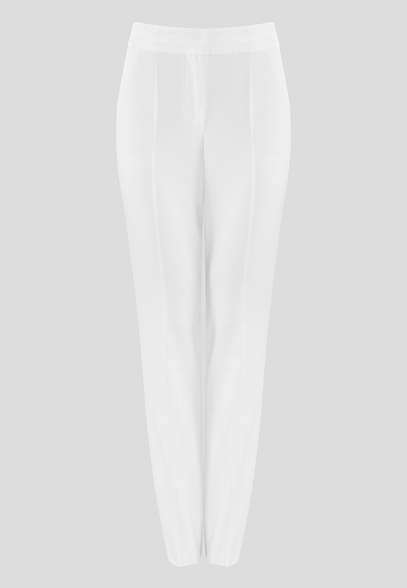 Białe spodnie typu cygaretki