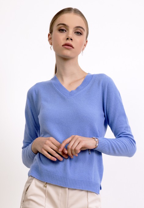 Niebieski sweter z wysokogatunkowych przędz