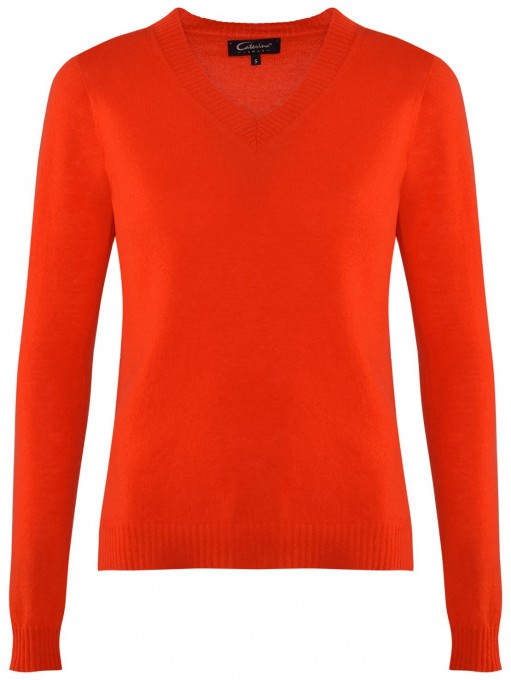 Czerwony sweter z wysokogatunkowych przędz