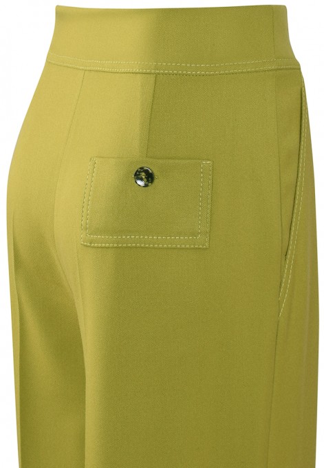 Zielone spodnie z rozszerzanymi nogawkami