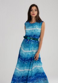 Plisowana sukienka w odcieniach niebieskiego